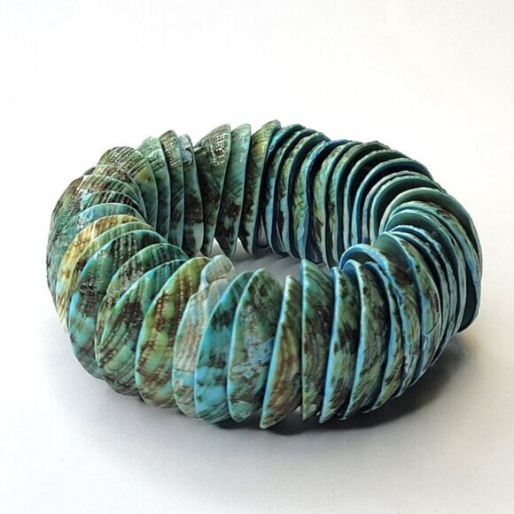 Chunky Green Sea Shell Stretch Bracelet - Picture 2 of 8